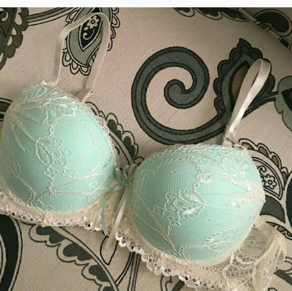 Very pretty Sophie b. turquoise lace push up bra
