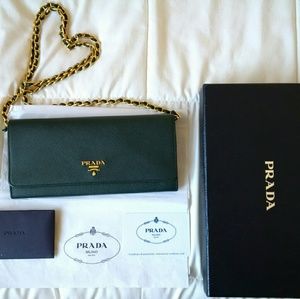 Prada Wallet on Chain