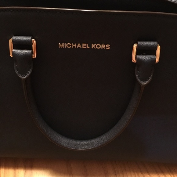 Michael Kors purse - Picture 2 of 4