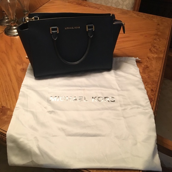 Michael Kors purse - Picture 4 of 4