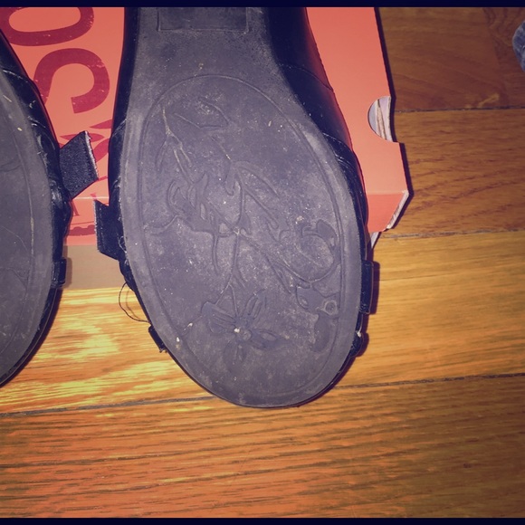 Buckle flats! - Picture 2 of 3