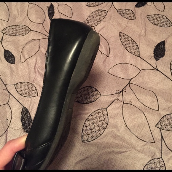 Buckle flats! - Picture 3 of 3