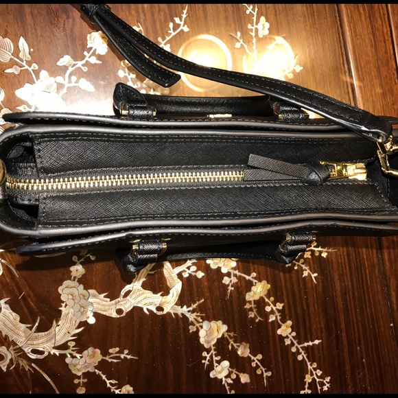 Tory Burch Robinson Micro Zip Tote Black - Picture 3 of 6