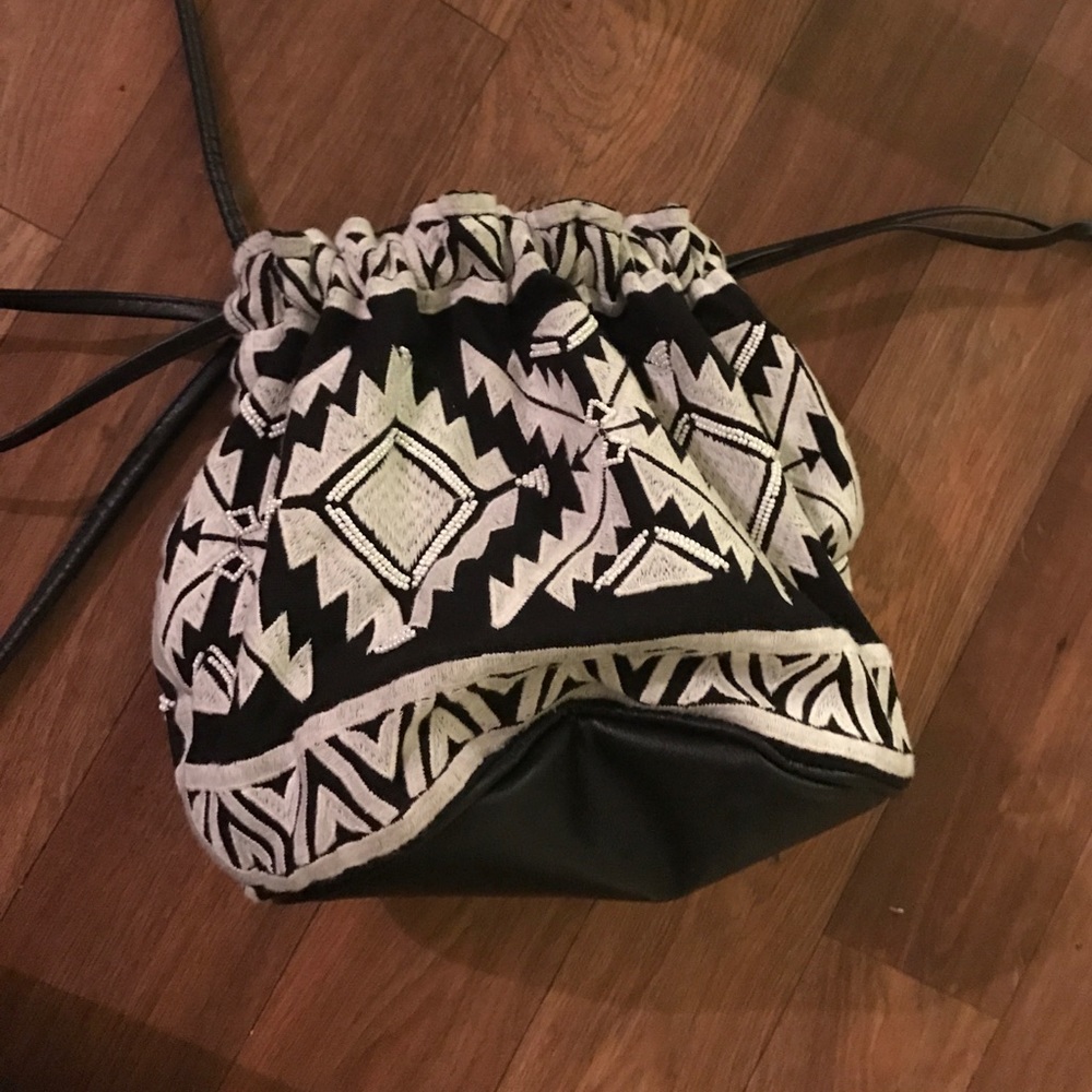 Beautiful bucket crossbody