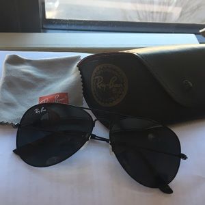 Black Ray Ban Aviator Sunglasses