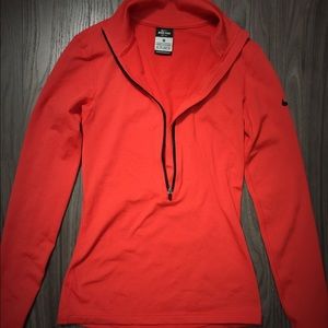 NIKE PRO SWEATER