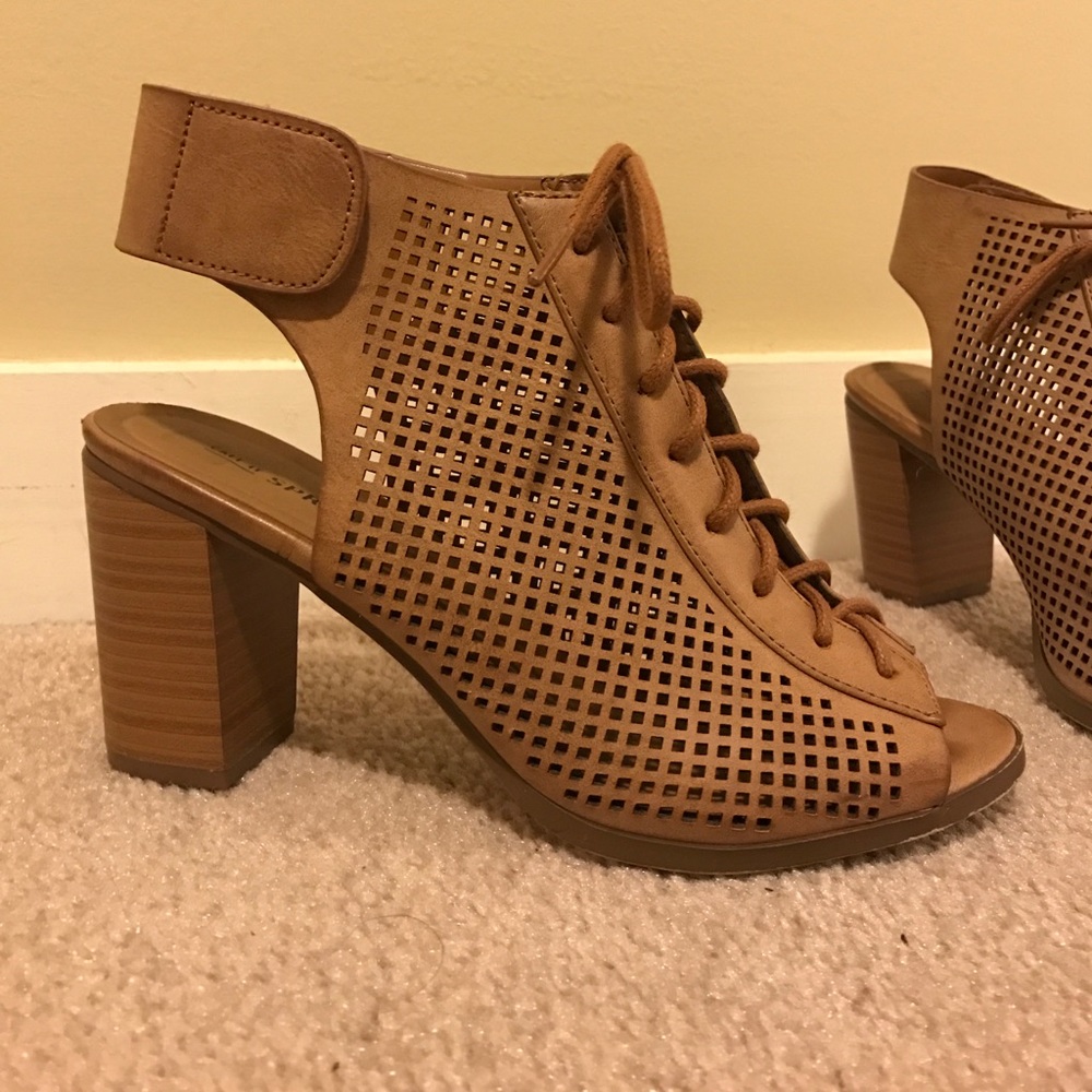 Peep-toe block heels