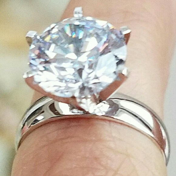 14k Solid Real white gold Engagement ring - Picture 4 of 8