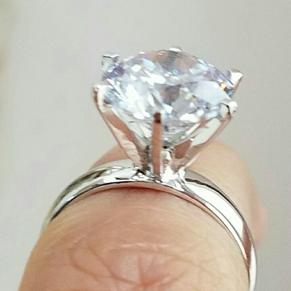 14k Solid Real white gold Engagement ring - Picture 5 of 8