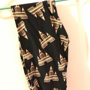 Lularoe castle leggings!