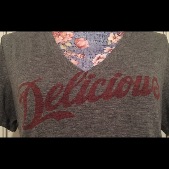 💋BNWOT XL "Delicious" Tee💋 - Picture 2 of 5