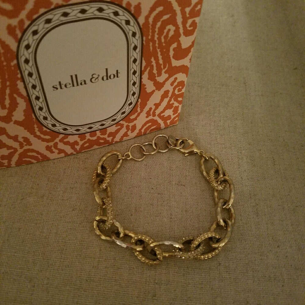 Stella & Dot gold chain bracelet.