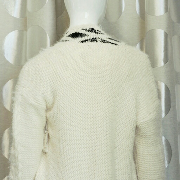 SOLD Forever 21 Sweater - Picture 4 of 6