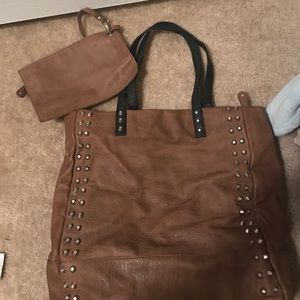 Tote bag with detachable wristlets