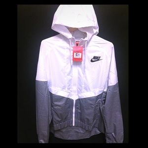 Women's Nike Windbreaker/Windrunner Jacket - M/L