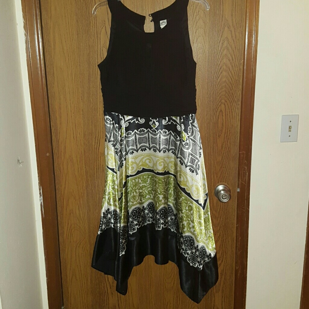 Beautiful Handkerchief Hem Dress EUC!!!