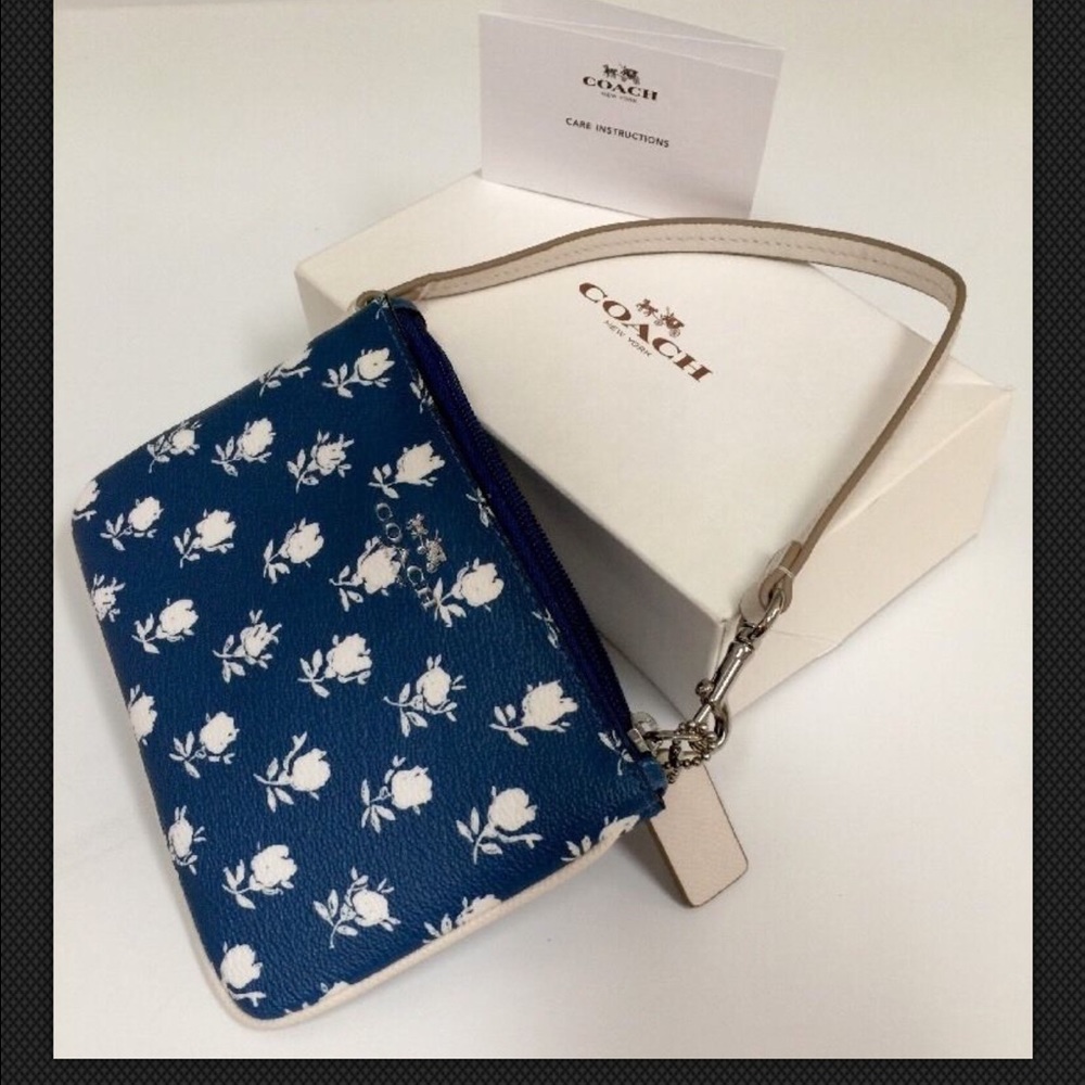 New with tags Coach Wristlet