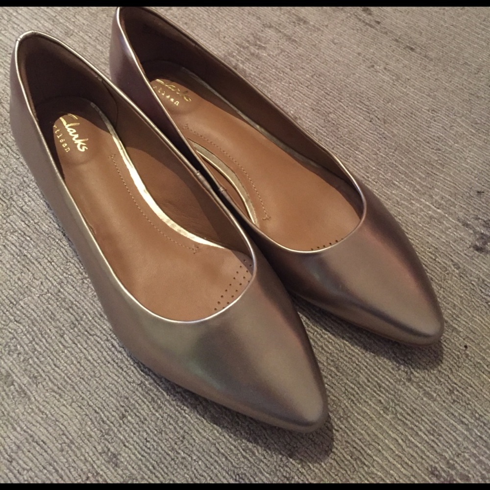 Brand new. Clarks metallic bronze flats