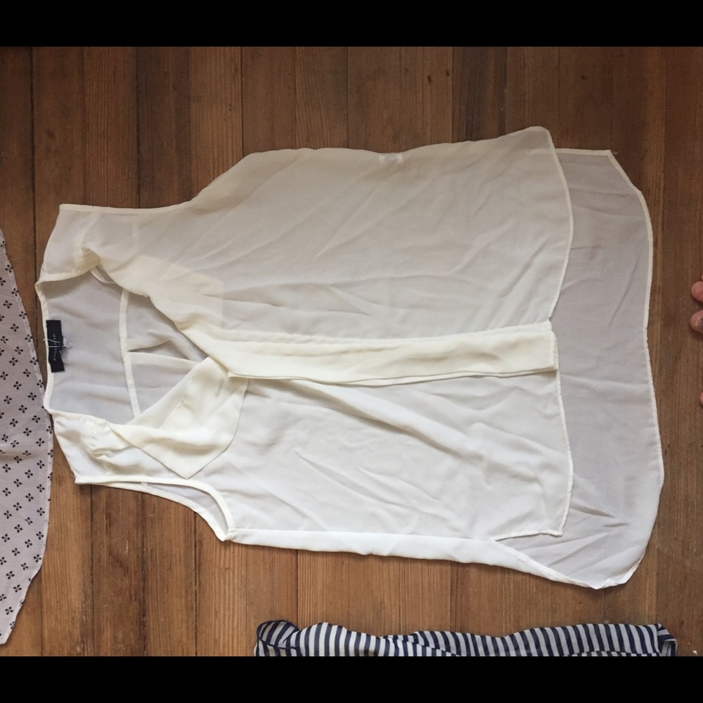 Sleeveless blouse