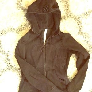 Lululemon size 4 zip up scuba
