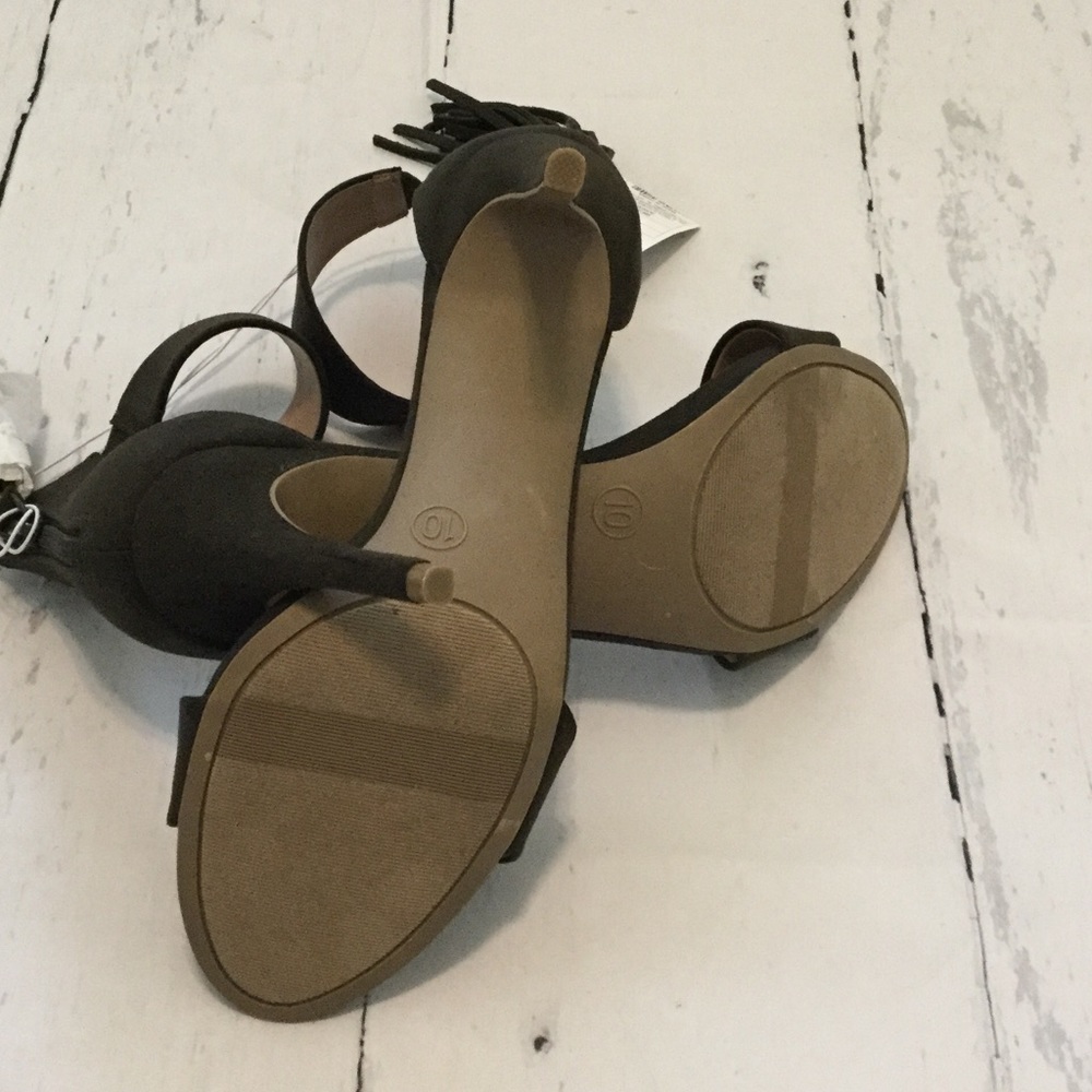 Olive Green Heeled Sandals - Picture 6 of 6