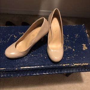 Beautiful Nude Heels! Perfect for spring and fall.