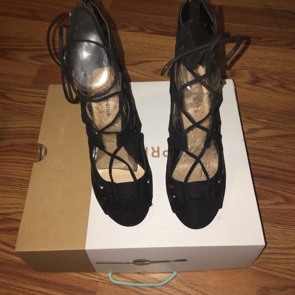 Heels - Picture 2 of 4