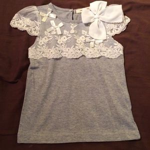 💞SALE💕NWOT adorable lace cap sleeve shirt!