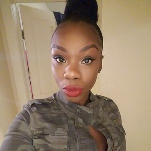 Meet your Posher, Candice