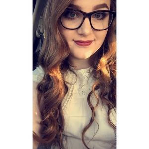 Meet your Posher, Olivia