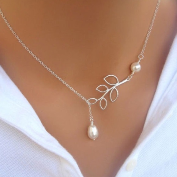 Jewelry - Pearl drop necklace