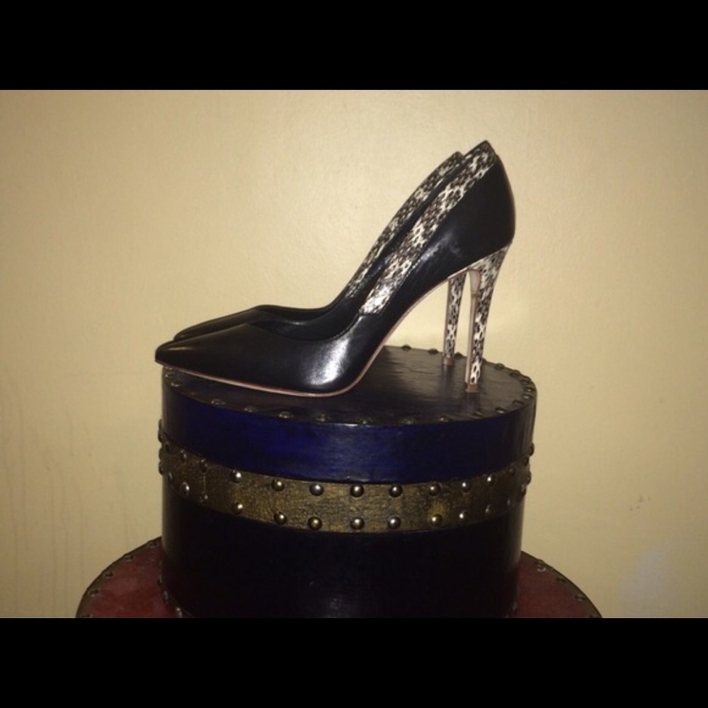 Elie Tahari Alisa Blk&Wht Multi Snakeskin 4'' Heel