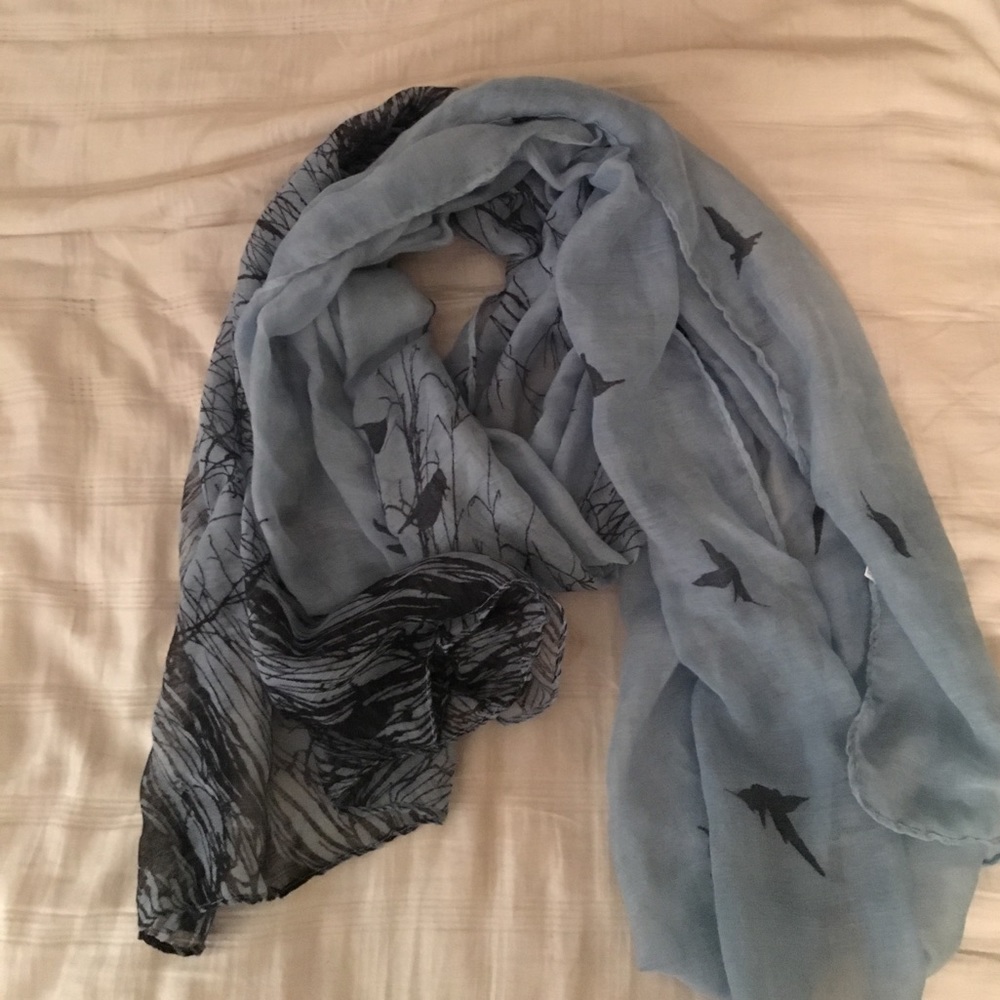BLUE BIRD SCARF FOREVER 21