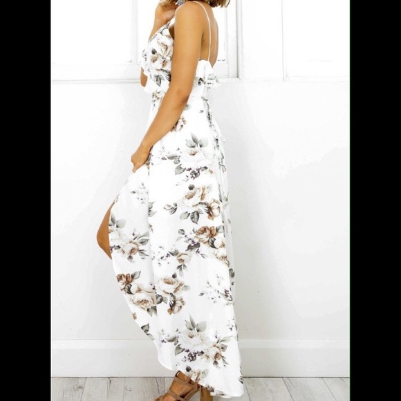 White showpo maxi dress in white floral - Picture 2 of 3
