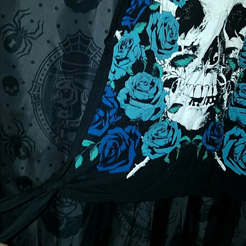 Skull and Rose's Tank - Picture 4 of 8