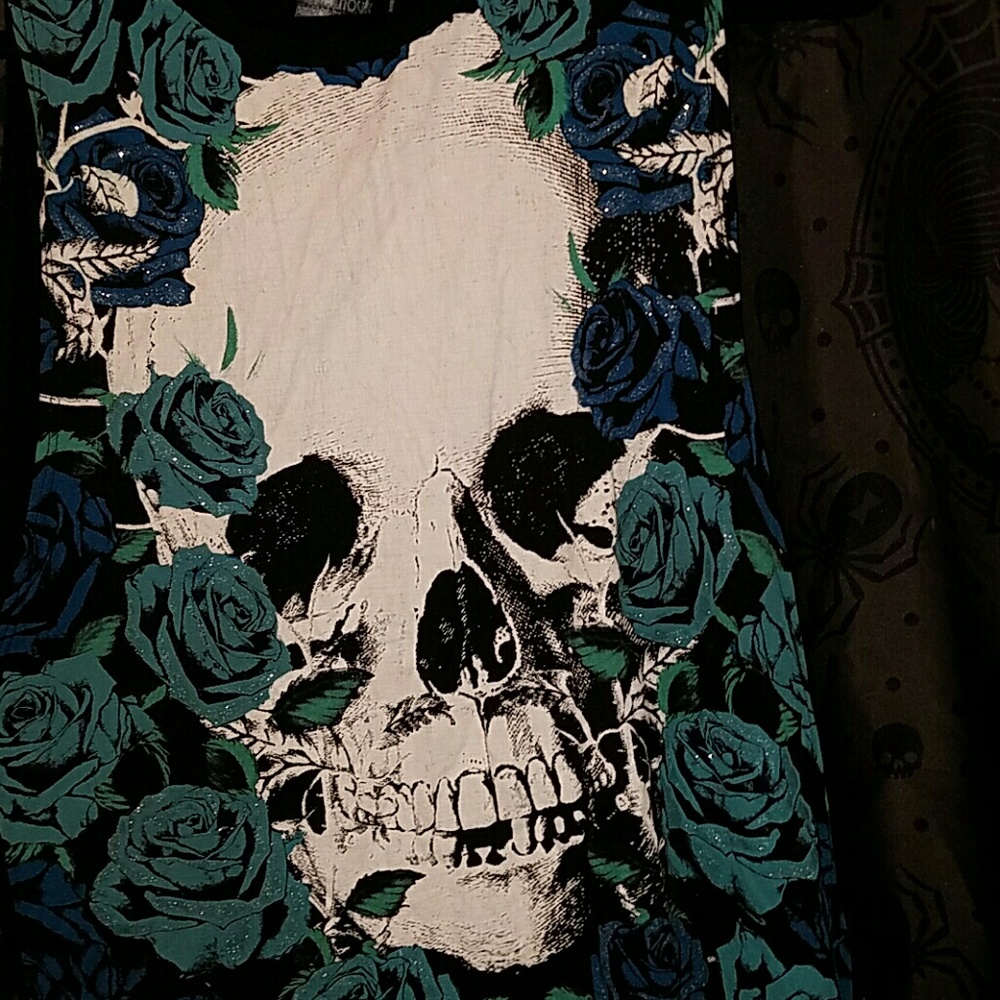 Skull and Rose's Tank - Picture 6 of 8