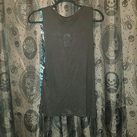 Skull and Rose's Tank - Picture 3 of 8