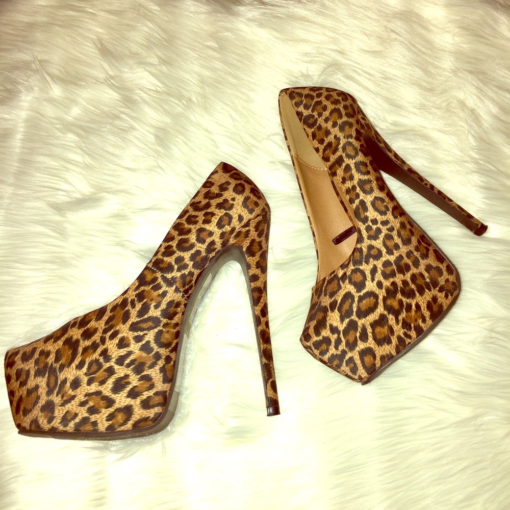 Leopard Pumps Size 7