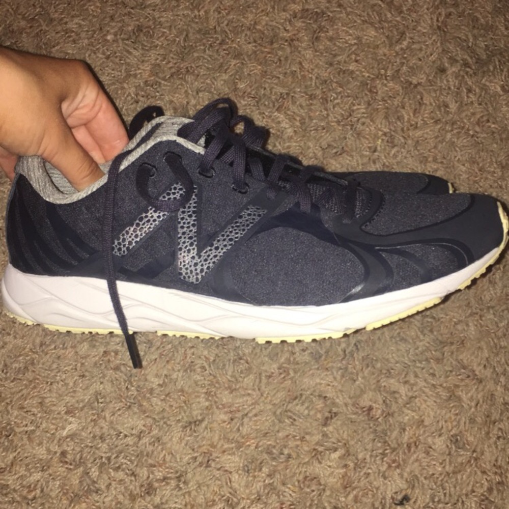Women's new balance tennis shoes