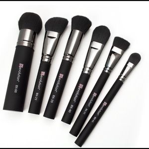 Royal and Langnickel Revolution make up brush set