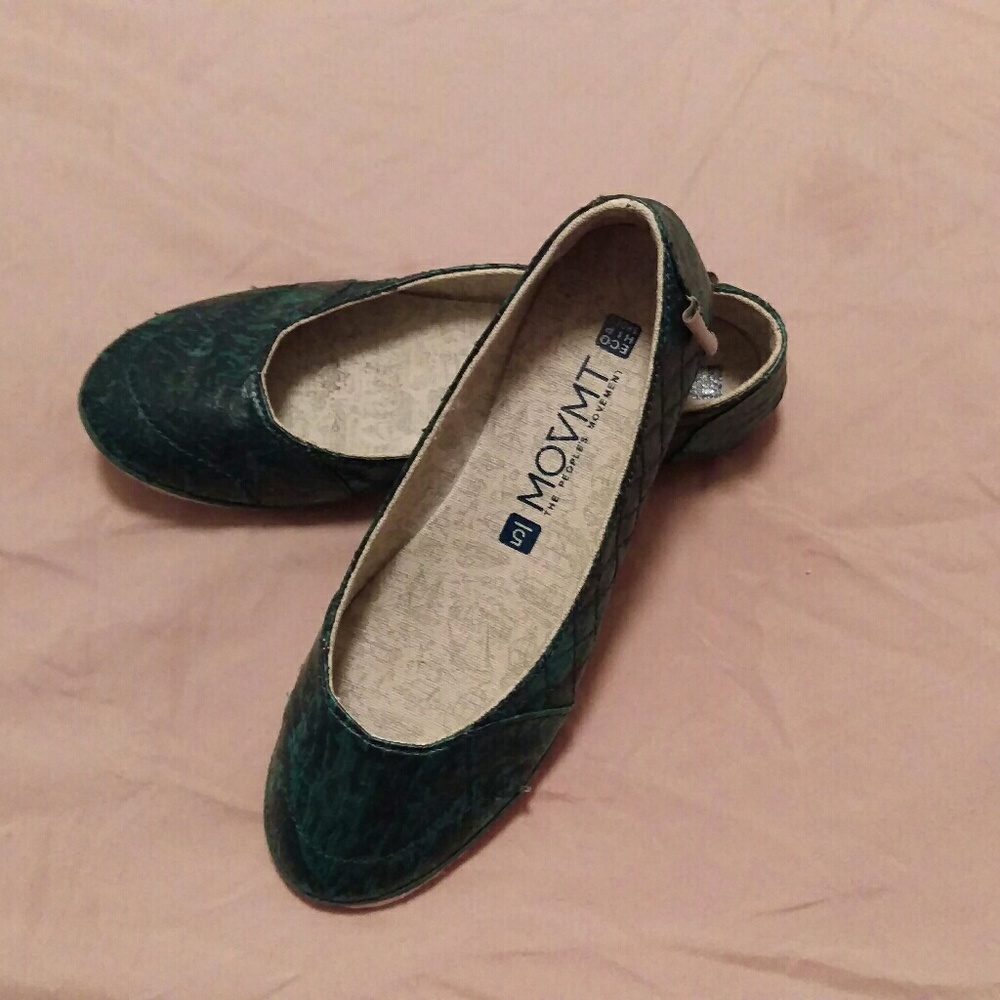 MOVMT Flat Shoes