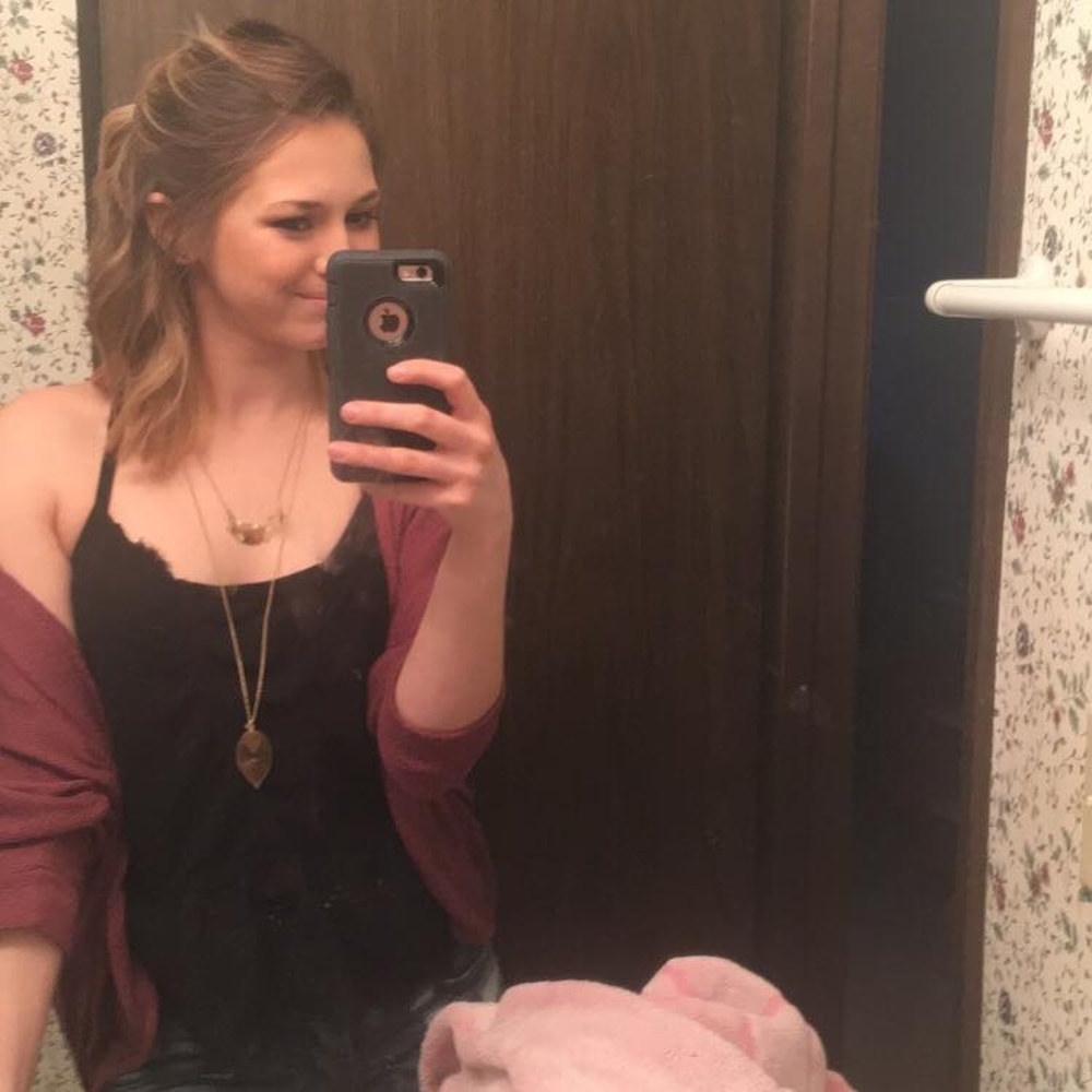 Meet your Posher, Alexis