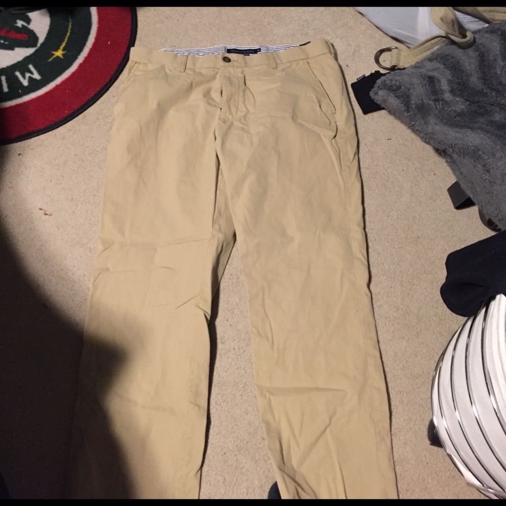 Tommy Hilfiger khakis tailored fit 36/32