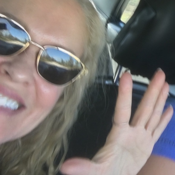 Meet your Posher, Deborah - Picture 5 of 6