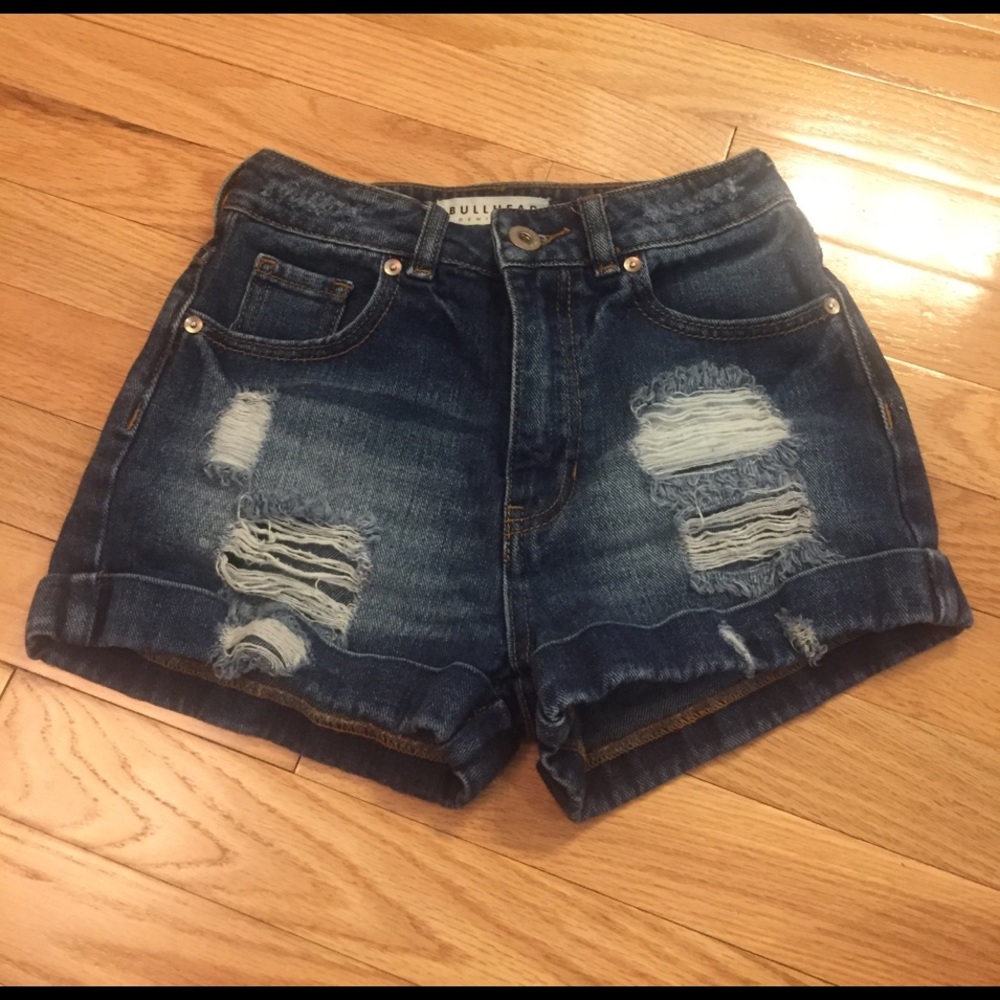 Bullhead distressed high waisted jean shorts