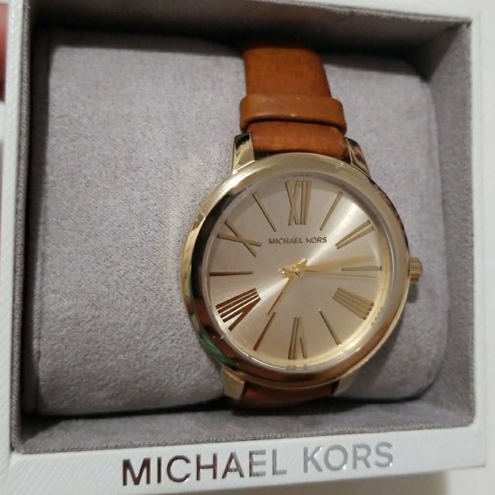 NWT Michael Kors Womens watch leather strap