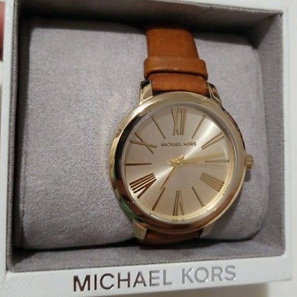 NWT Michael Kors Womens watch leather strap - Picture 1 of 8