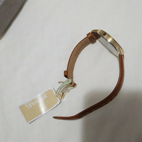 NWT Michael Kors Womens watch leather strap