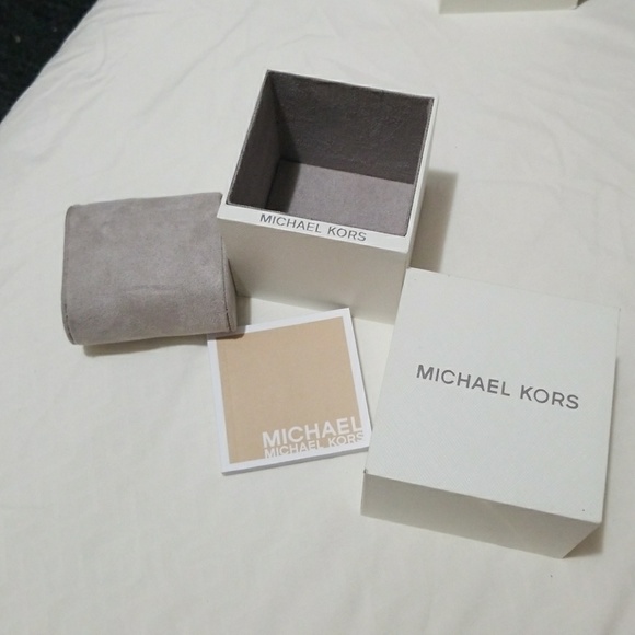 NWT Michael Kors Womens watch leather strap