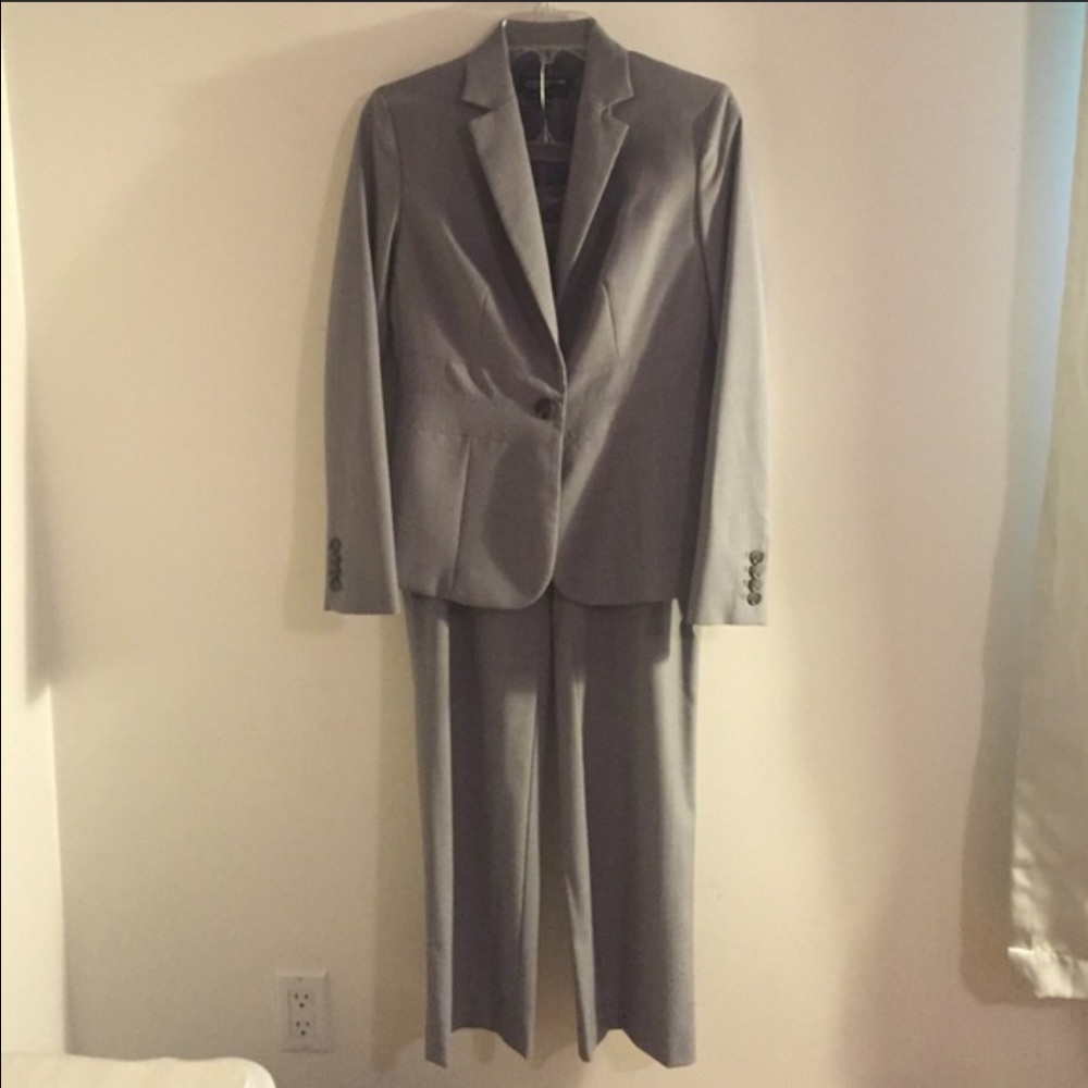 Jones New York Gray 2 Piece Suit size 2